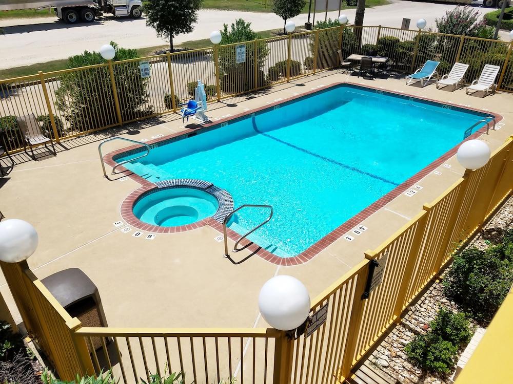 Hotel Blue Fairfield Tx Exterior photo